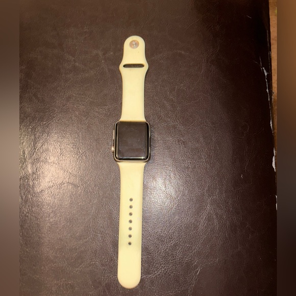 1st Gen Apple Watch - Picture 3 of 4